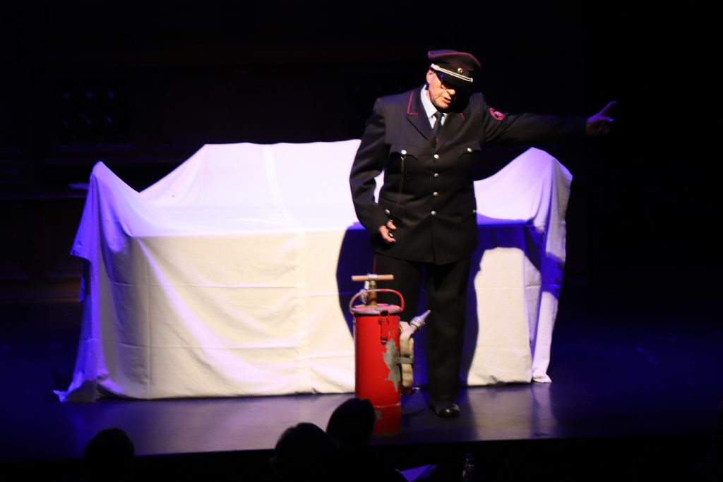 Biedermann und die Brandstifter